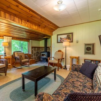 Bondi Village Resort - Muskoka cottage rentals in Dwight Ontario