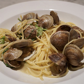 Clam linguine from the Metropolitain Brasserie, Ottawa, Ontario